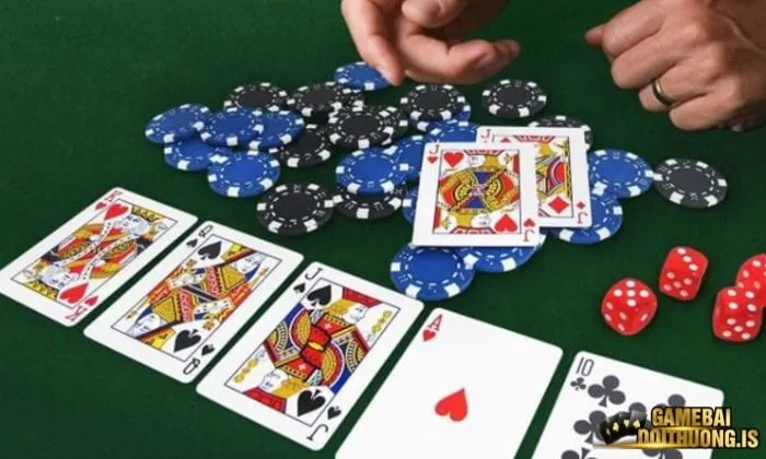 Trò chơi sẽ được bắt đầu sau khi mỗi người chơi đặt cược